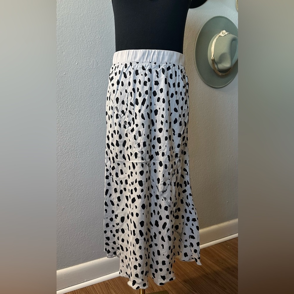 Stylish midi skirt !